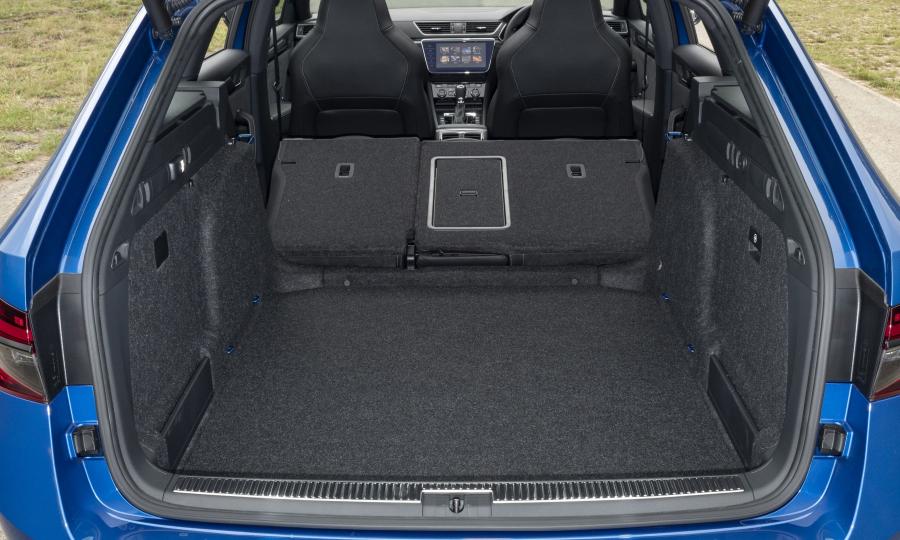 Багажник Skoda Superb Combi 4x4 SportLine 2019 года  (UK) (фото 27 из 34)